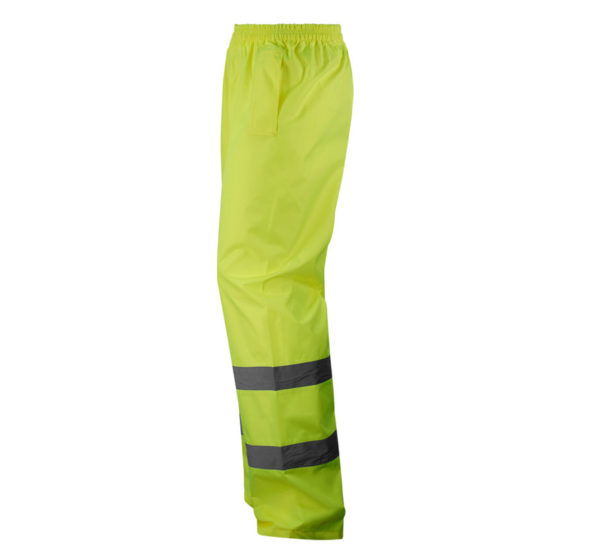 Detalle lado pantalón impermeable alta visibilidad amarillo