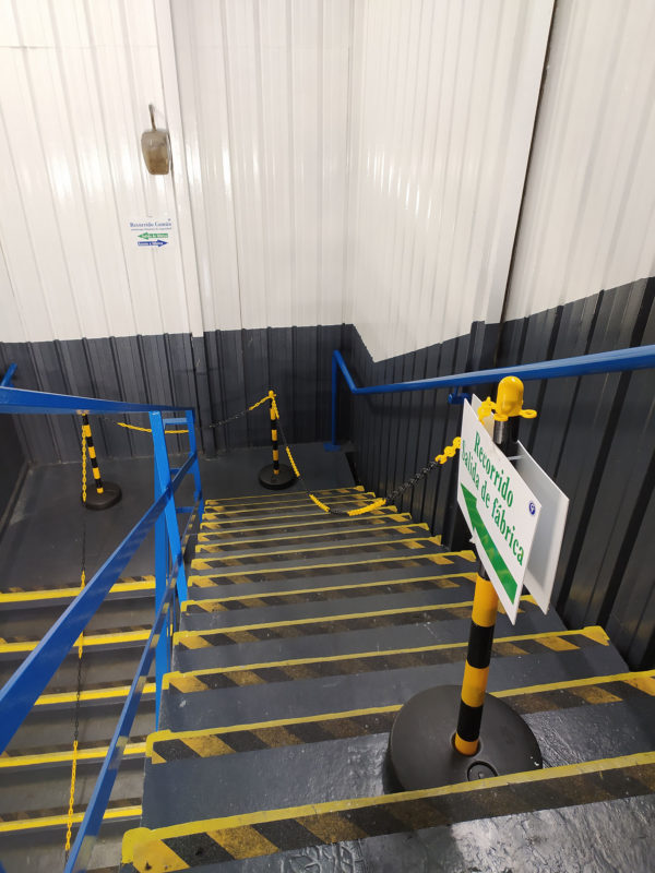 postes plástico amarillo negro control escaleras