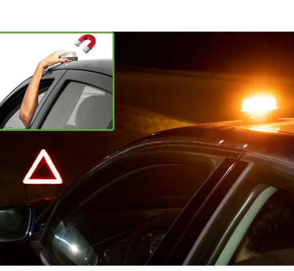 Colocación de la baliza de emergencia luz LED para señalizar vehículo averiado