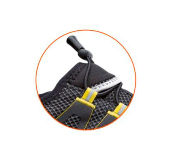 Detalle del cierre del zapato de seguridad modelo K-Balance en negro y amarillo