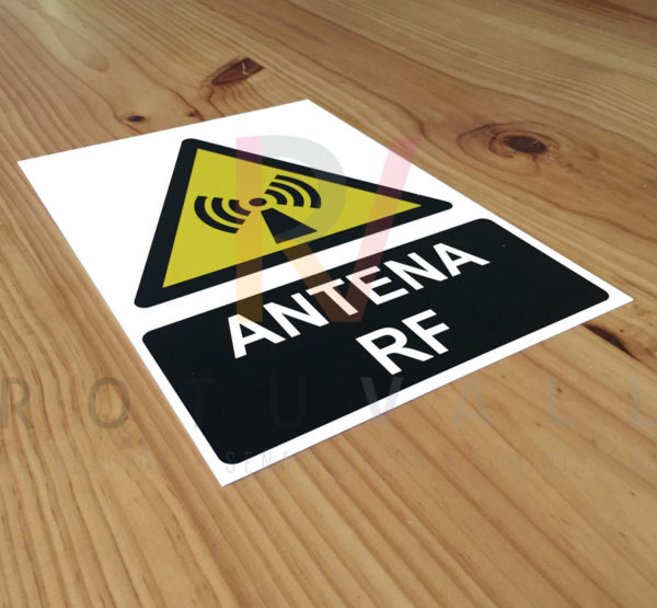 Detalle señal advertencia cartel antena RF radiofrecuencia