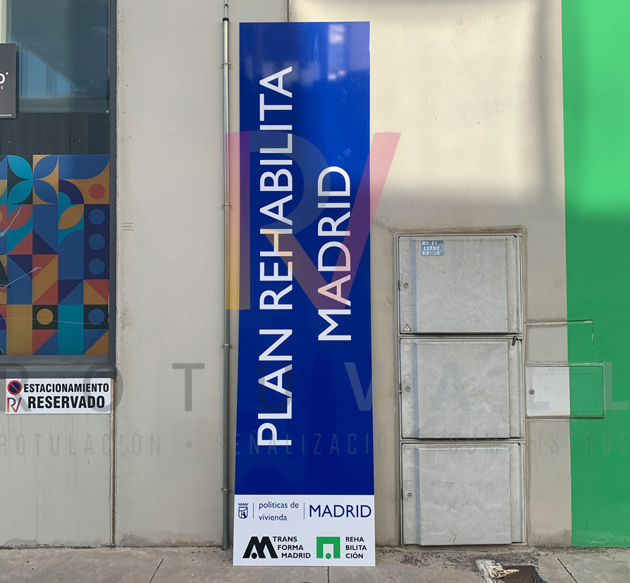 Cartel rígido sin instalación de andamio plan rehabilita Madrid